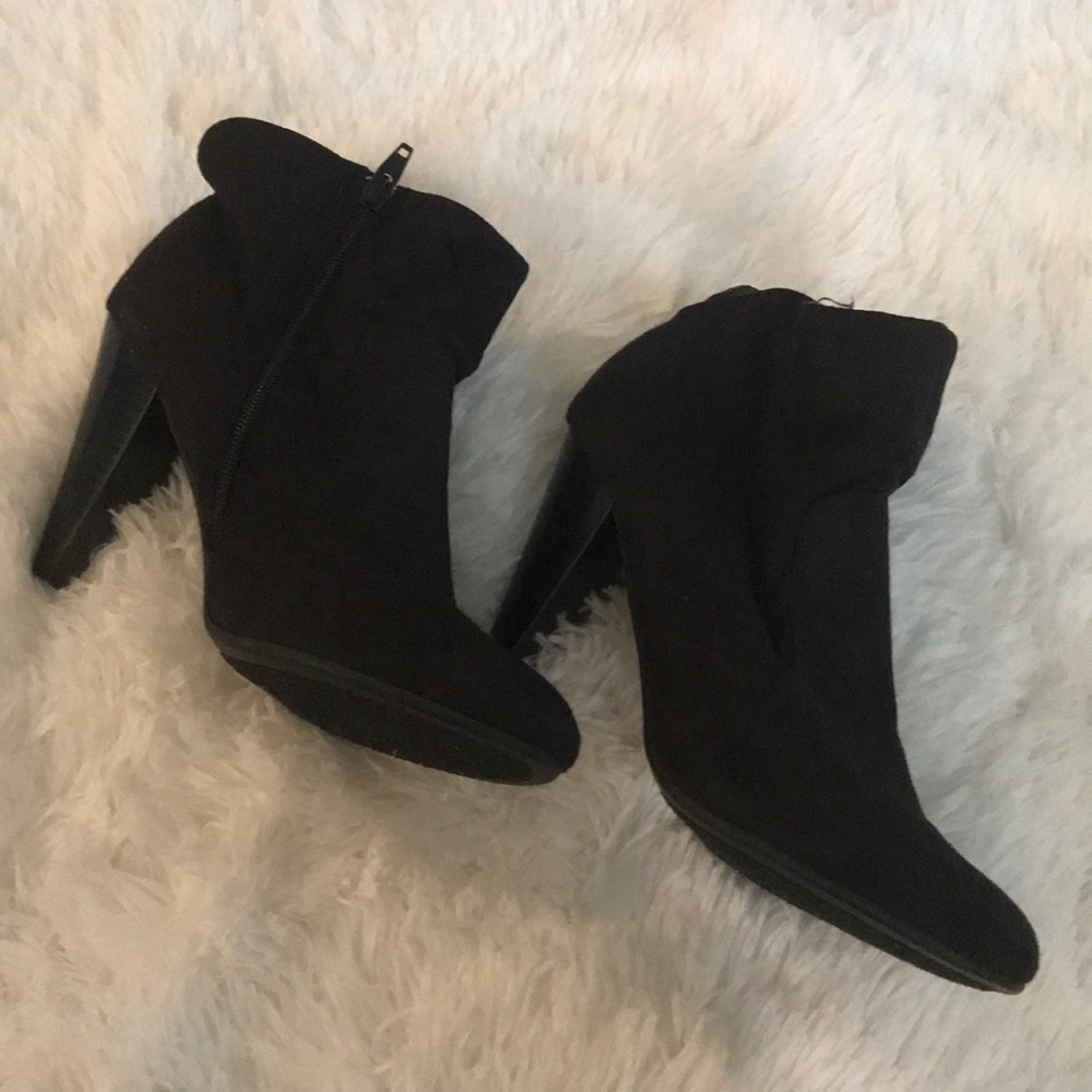 Jaclyn Smith Booties